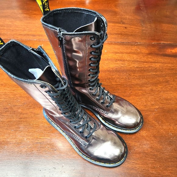 Made in Asia Doc Marten boot. - Picture 3 of 9